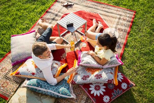 a man and a woman sitting on a picnic blanket at ROBINSON AGADIR - All Inclusive in Agadir