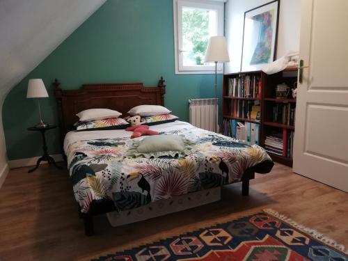 Llit o llits en una habitació de Jolie maison près de la mer au calme Seaside Country Cottage