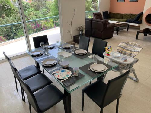 OASIS Exclusive Apartment @ Athenian Riviera
