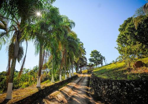 A garden outside Park Dos Lagos Complexo De Lazer e Hospedagens