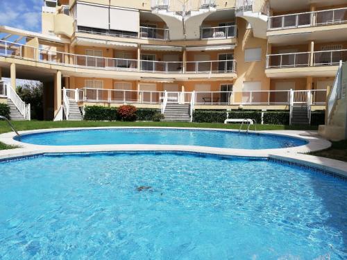 a large swimming pool in front of a building at Parquemar VIII Solo Familias Serviplaya in Xeraco
