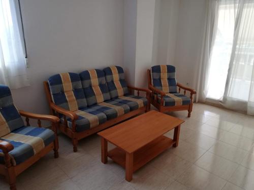 a living room with three chairs and a coffee table at Parquemar VIII Solo Familias Serviplaya in Xeraco