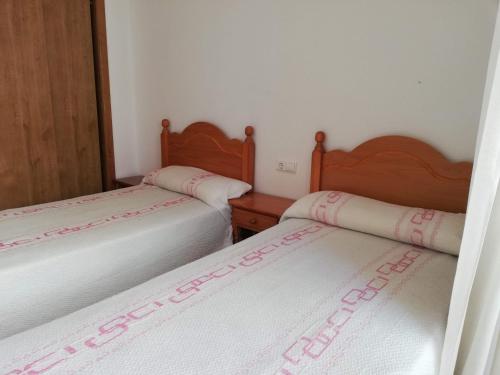 two beds sitting next to each other in a room at Parquemar VIII Solo Familias Serviplaya in Xeraco