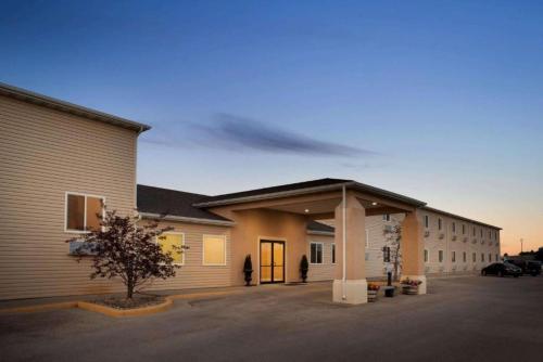 a building with a parking lot in front of it at Travelodge by Wyndham Gillette in Gillette