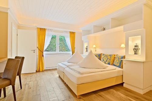 a hotel room with a bed and a window at Hotel Weinberg-Schlößchen in Oberheimbach