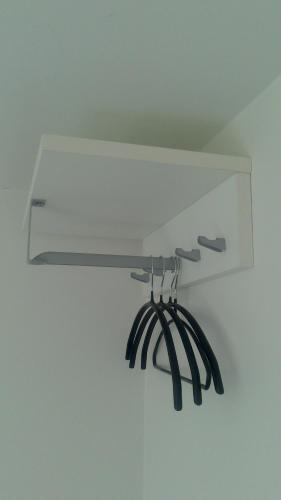 a hanging rack with tongs on a ceiling at Pension Stenvang in Onsbjerg