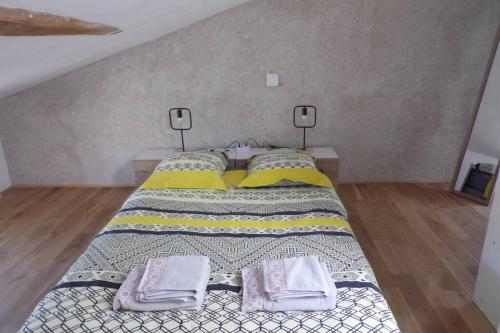 Postel nebo postele na pokoji v ubytování Maisonnette climatisée avec parking privé