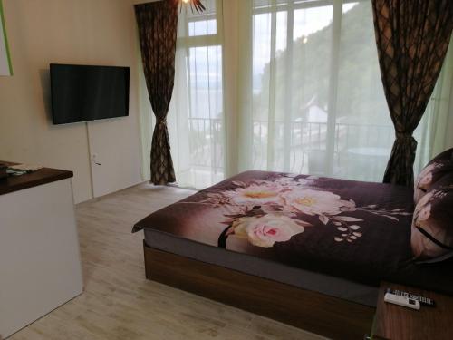 Säng eller sängar i ett rum på Villa Eros Apartments 2
