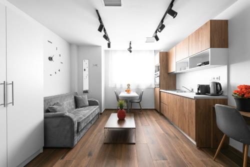 Ultima, Nilie Hospitality MGMT