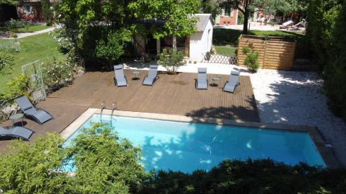 Bazén v ubytování Le Pavillon Vert - B&B nebo v jeho okolí