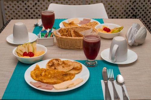 Makanan di atau berdekatan hotel