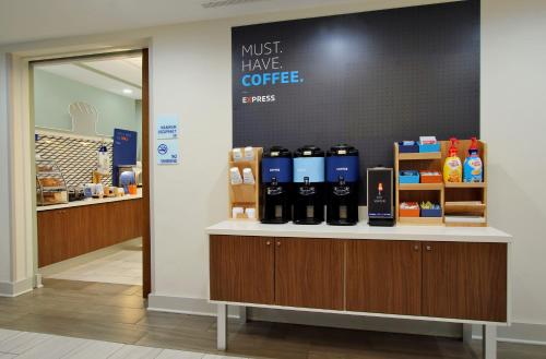 Holiday Inn Express Memphis Medical Center - Midtown, an IHG Hotel Image