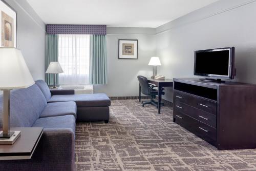 a living room with a couch and a flat screen tv at La Quinta by Wyndham Kerrville in Kerrville