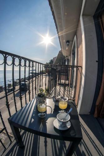 2 bedrooms house at Acireale 10 m away from the beach with sea view balcony and wifi