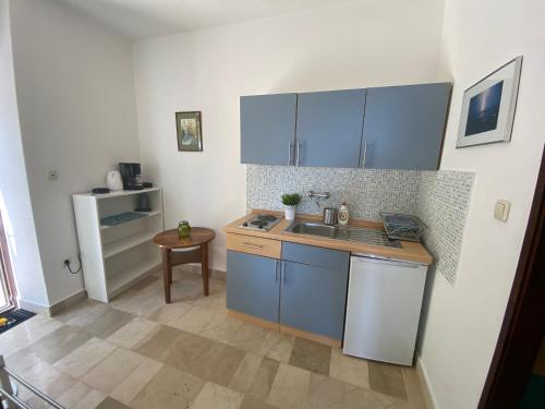 Η κουζίνα ή μικρή κουζίνα στο Villa Marijam