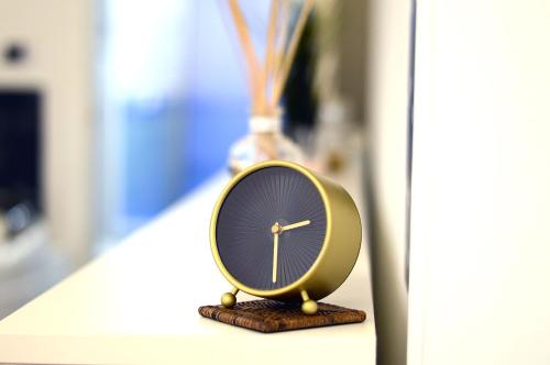 a clock sitting on top of a table at B&B Sorrento Central in Sorrento