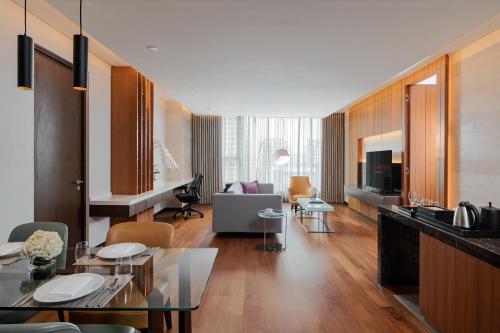 a living room with a kitchen and a dining room at Lancaster Bangkok in Bangkok