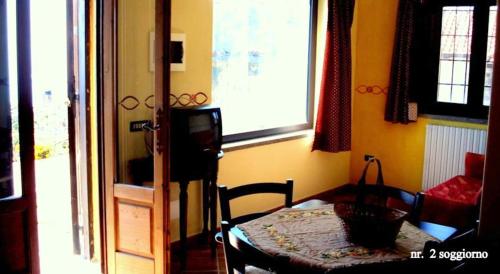 One bedroom appartement with sea view enclosed garden and wifi at San Mauro Cilento 7 km away from the beach
