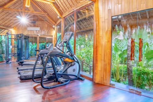 The fitness center and/or fitness facilities at Fivelements Retreat Bali