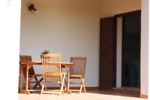 One bedroom appartement at La Ciaccia 500 m away from the beach with sea view shared pool and enclosed garden
