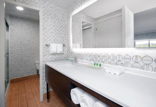 A bathroom at Holiday Inn Binghamton-Downtown Hawley Street, an IHG Hotel