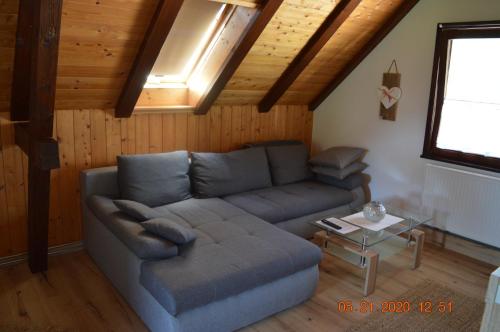 Ruang duduk di Ferienwohnung Beim Holzmann