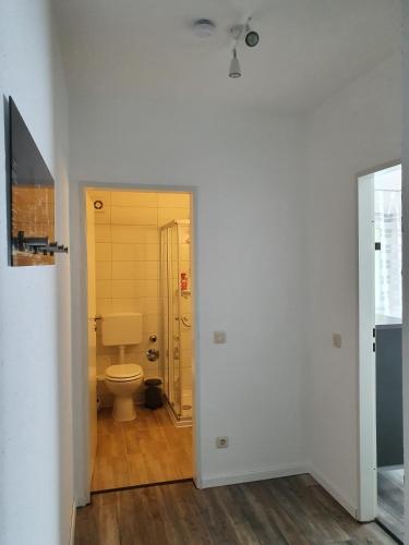 a white bathroom with a toilet and a window at City Apartment, 27 qm, 2 Personen, high Sp WLAN in Paderborn