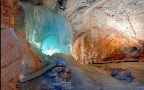 a large ice cave with a glacier in a room at Landgasthof Reitsamerhof in Werfen