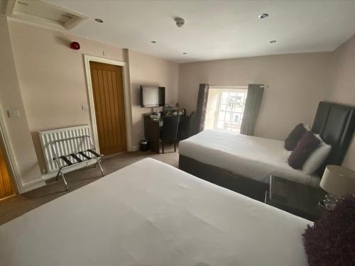 Ένα ή περισσότερα κρεβάτια σε δωμάτιο στο The Three Horseshoes Hotel