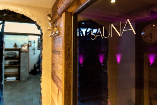 a sign in the window of a store at Club Alpina - Champagny-en-Vanoise in Champagny-en-Vanoise