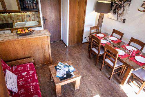 a kitchen and dining room with a table and chairs at Club Alpina - Champagny-en-Vanoise in Champagny-en-Vanoise