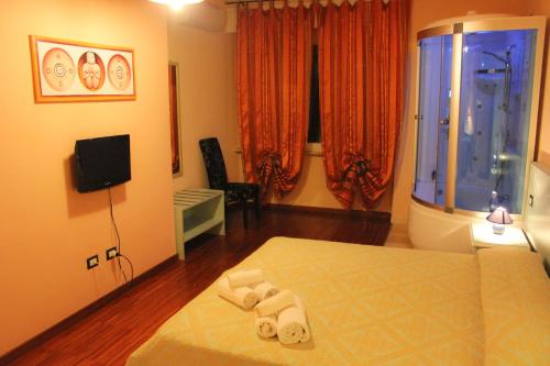 Televízia a/alebo spoločenská miestnosť v ubytovaní Bosa Guest House