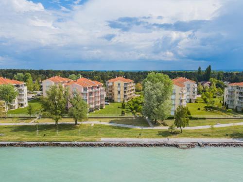Afbeelding uit fotogalerij van MyFlat Golden Coast Panorama Apartment in Siófok