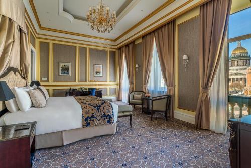 Кровать или кровати в номере Лотте Отель Санкт-Петербург – The Leading Hotels of the World