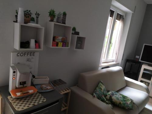 a living room with a coffee machine and a couch at Family in Potenza