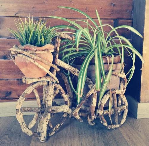 two baskets with plants in them on a wooden floor at Agriturismo Leanza "La Baita" in Cesarò