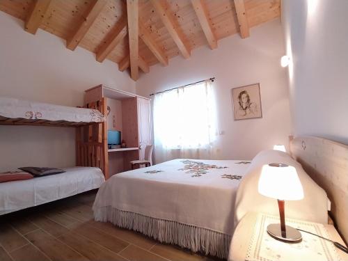 a bedroom with two beds and a window at B&B Dolomitincanto in Cesiomaggiore