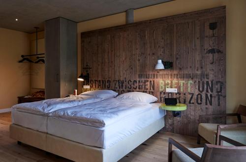
Ein Bett oder Betten in einem Zimmer der Unterkunft Hotel FREIgeist Einbeck BW Signature Collection
