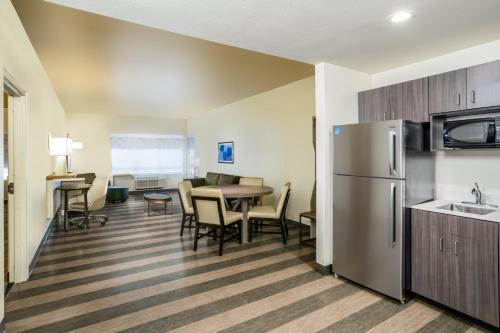 Holiday Inn & Suites Memphis Southeast-Germantown, an IHG Hotel Image