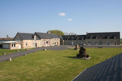 a large building with a grassy yard in front of it at Etoile des Grèves in Ardevon