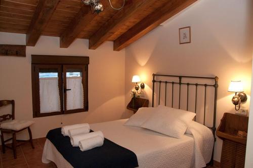 a bedroom with a bed with two towels on it at Casa Rural EL VALLECILLO in Valle de Tabladillo
