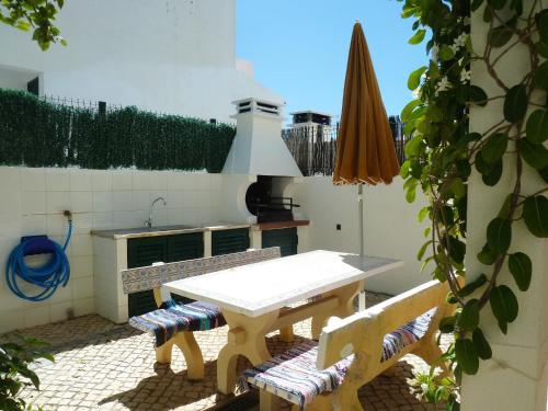 2 bedrooms house at Vila Nova de Cacela 300 m away from the beach with enclosed garden and wifi