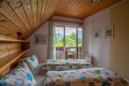 a bedroom with two beds and a window at Apartments Krista in Seeboden