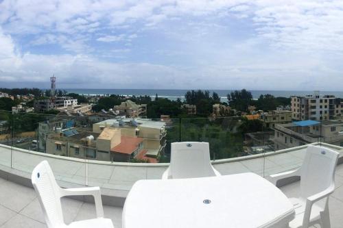 Contemporary Seaview Apartment in Flic en Flac + pool