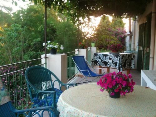 2 bedrooms appartement with enclosed garden and wifi at Sciacca 5 km away from the beach