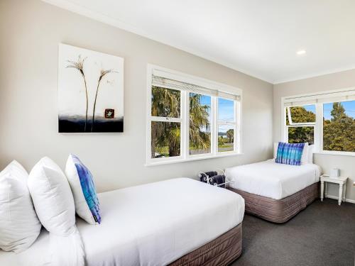 Postel nebo postele na pokoji v ubytování Kiwi House Waiheke