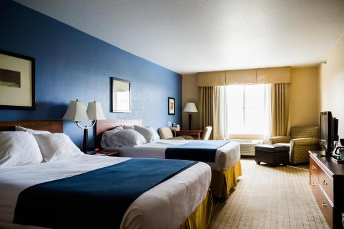 Кровать или кровати в номере Holiday Inn Express Hotel & Suites Acme-Traverse City by IHG