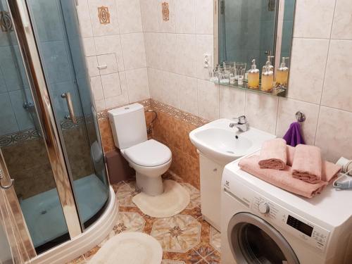 Ett badrum på SoSopot Apartament przy Plaży -150m, 2-4 osoby, parking