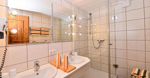Een badkamer bij Landhaus Edelweiß