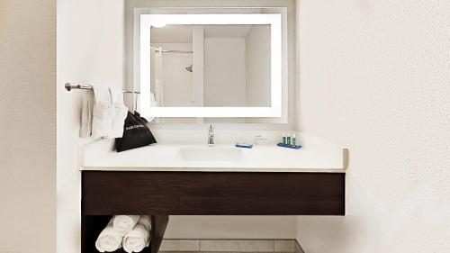 Holiday Inn Express New Orleans East, an IHG Hotel Image